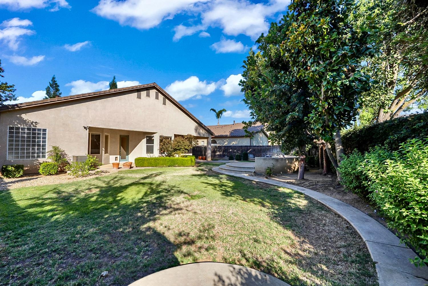 9514 N Larkspur Ave, Fresno, CA 93720