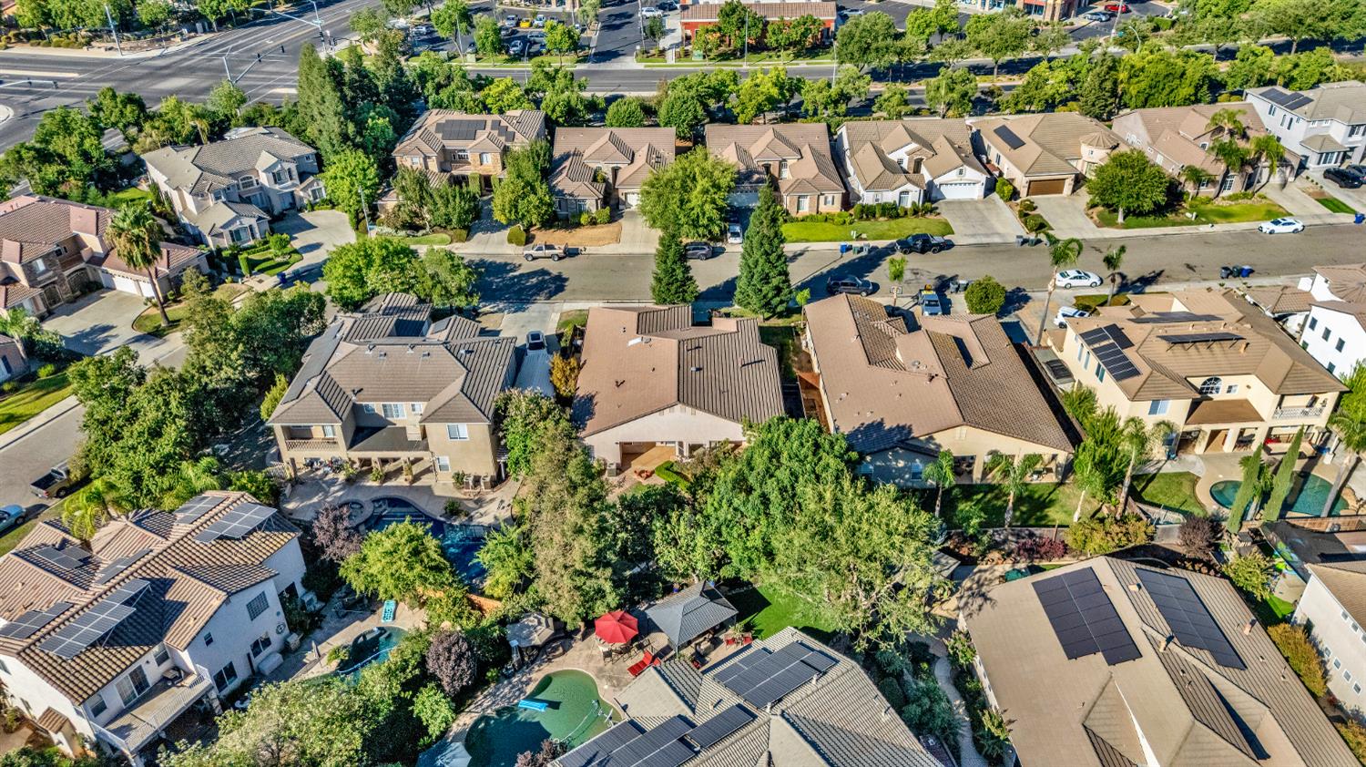 9514 N Larkspur Ave, Fresno, CA 93720