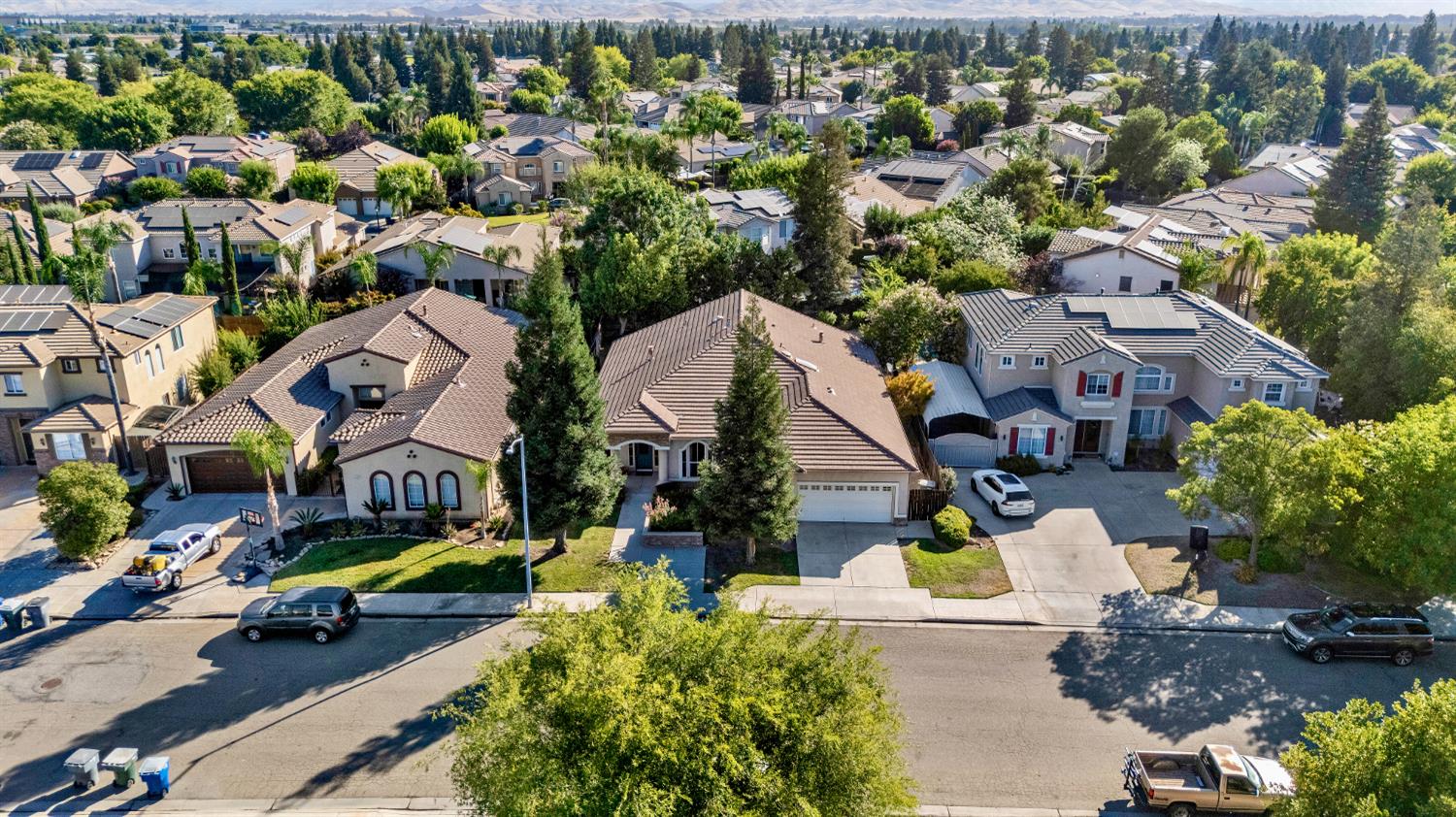 9514 N Larkspur Ave, Fresno, CA 93720