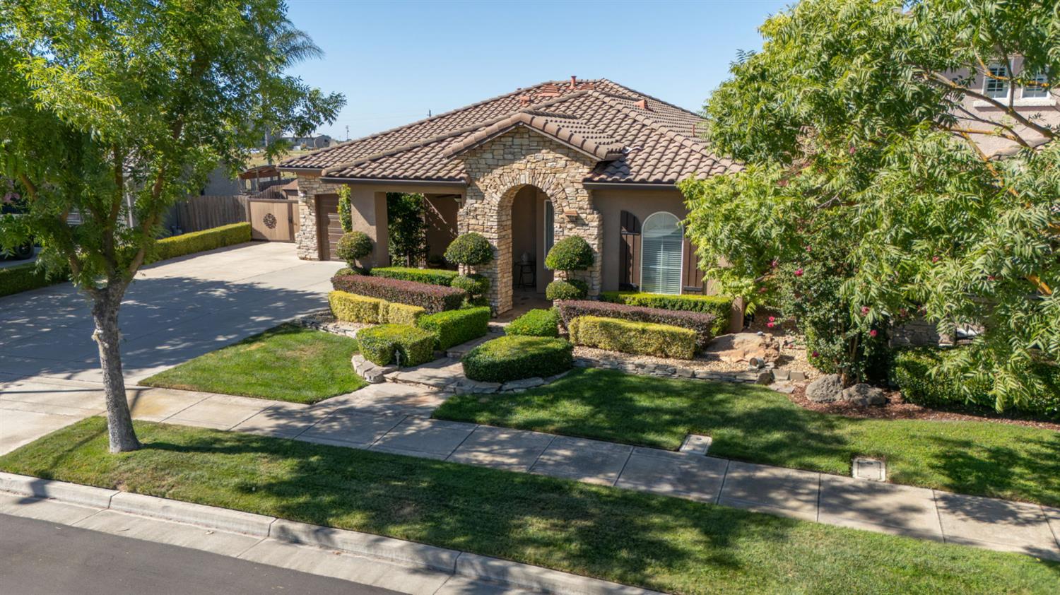 444 California St, Escalon, CA 95320