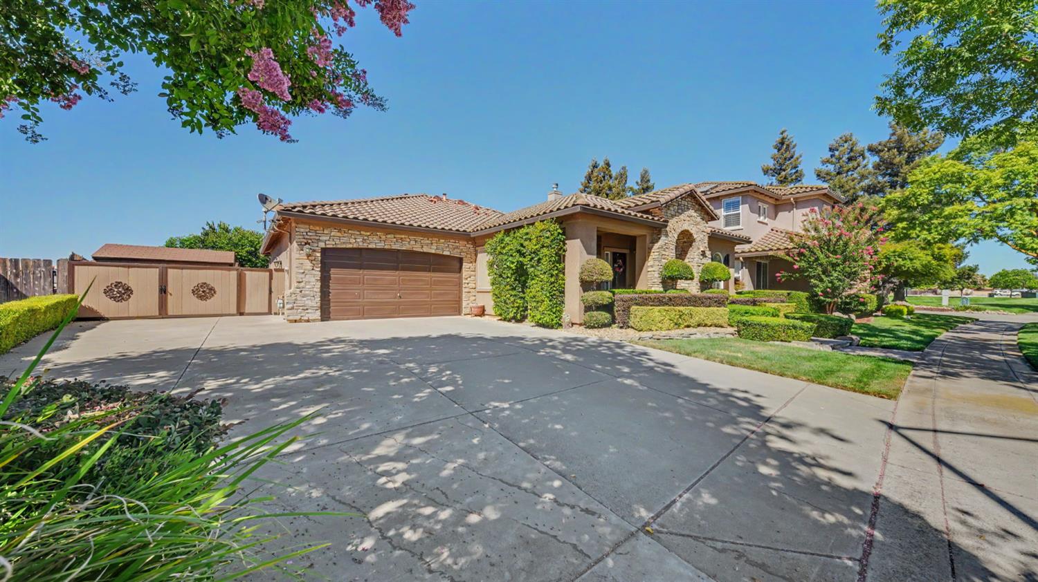 444 California St, Escalon, CA 95320