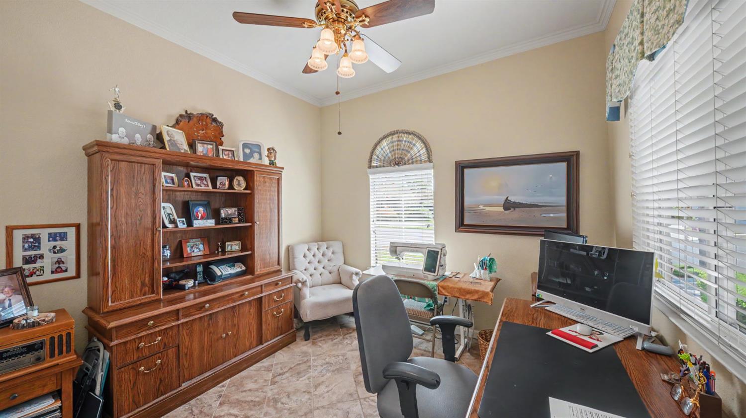 444 California St, Escalon, CA 95320