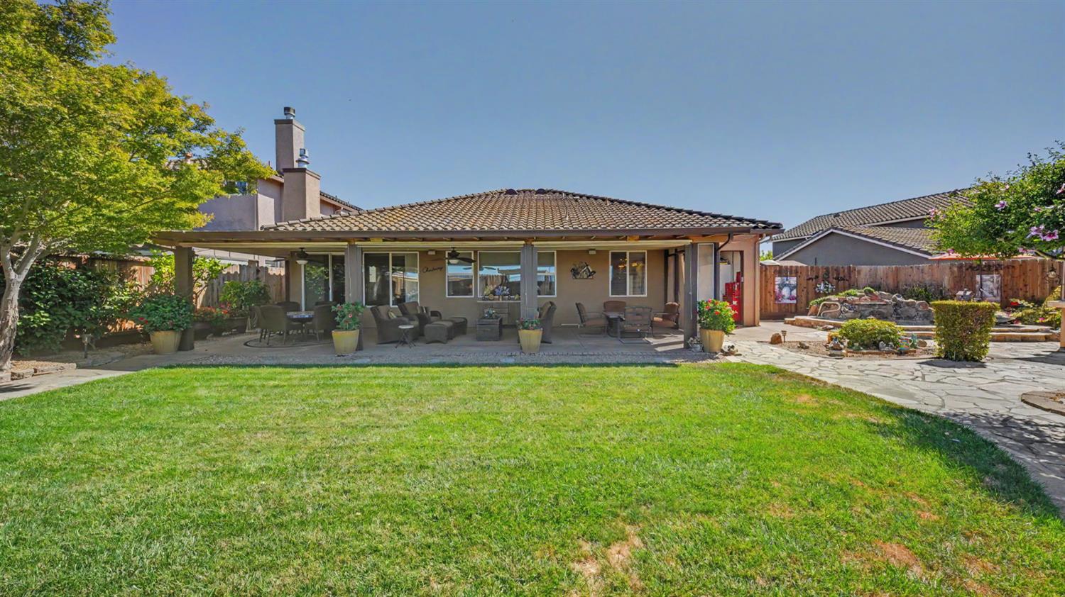 444 California St, Escalon, CA 95320