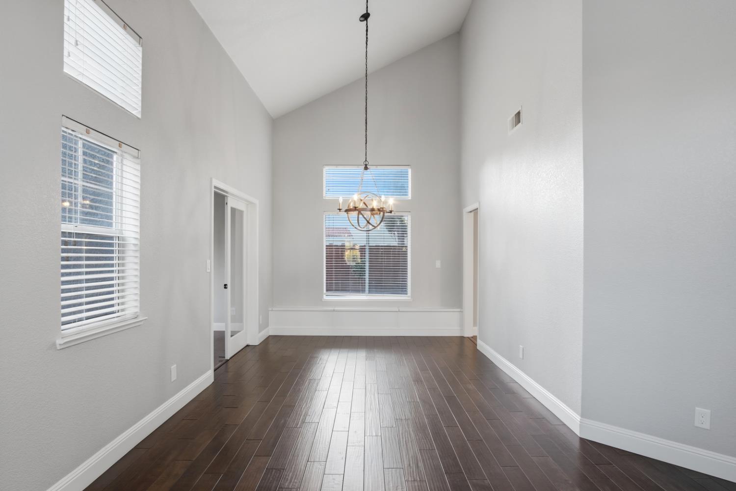 806 Ahern Ct, Turlock, CA 95382