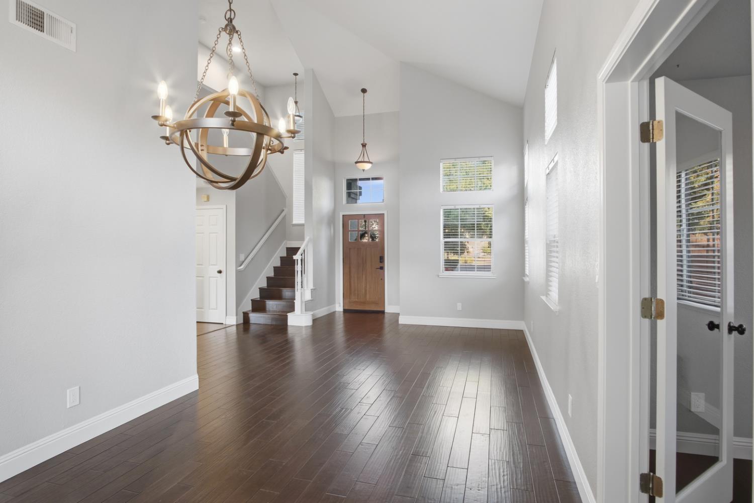 806 Ahern Ct, Turlock, CA 95382