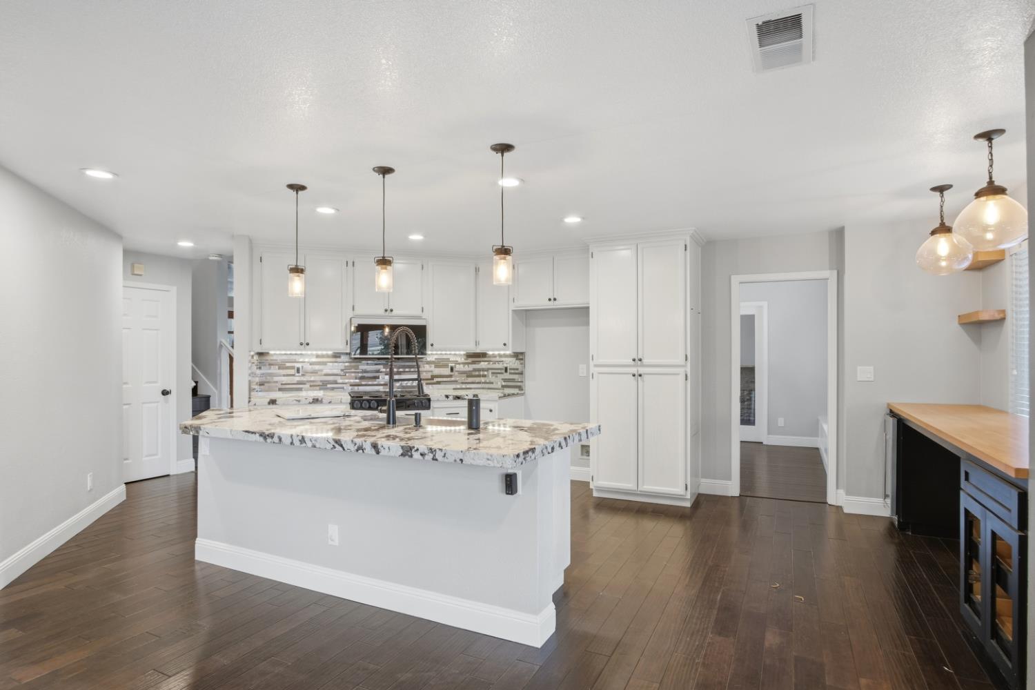 806 Ahern Ct, Turlock, CA 95382