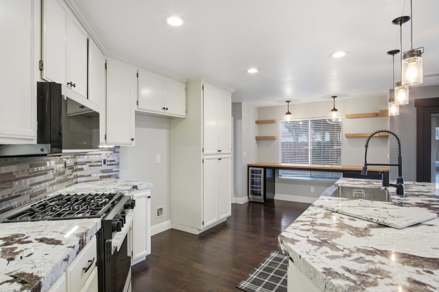 806 Ahern Ct, Turlock, CA 95382