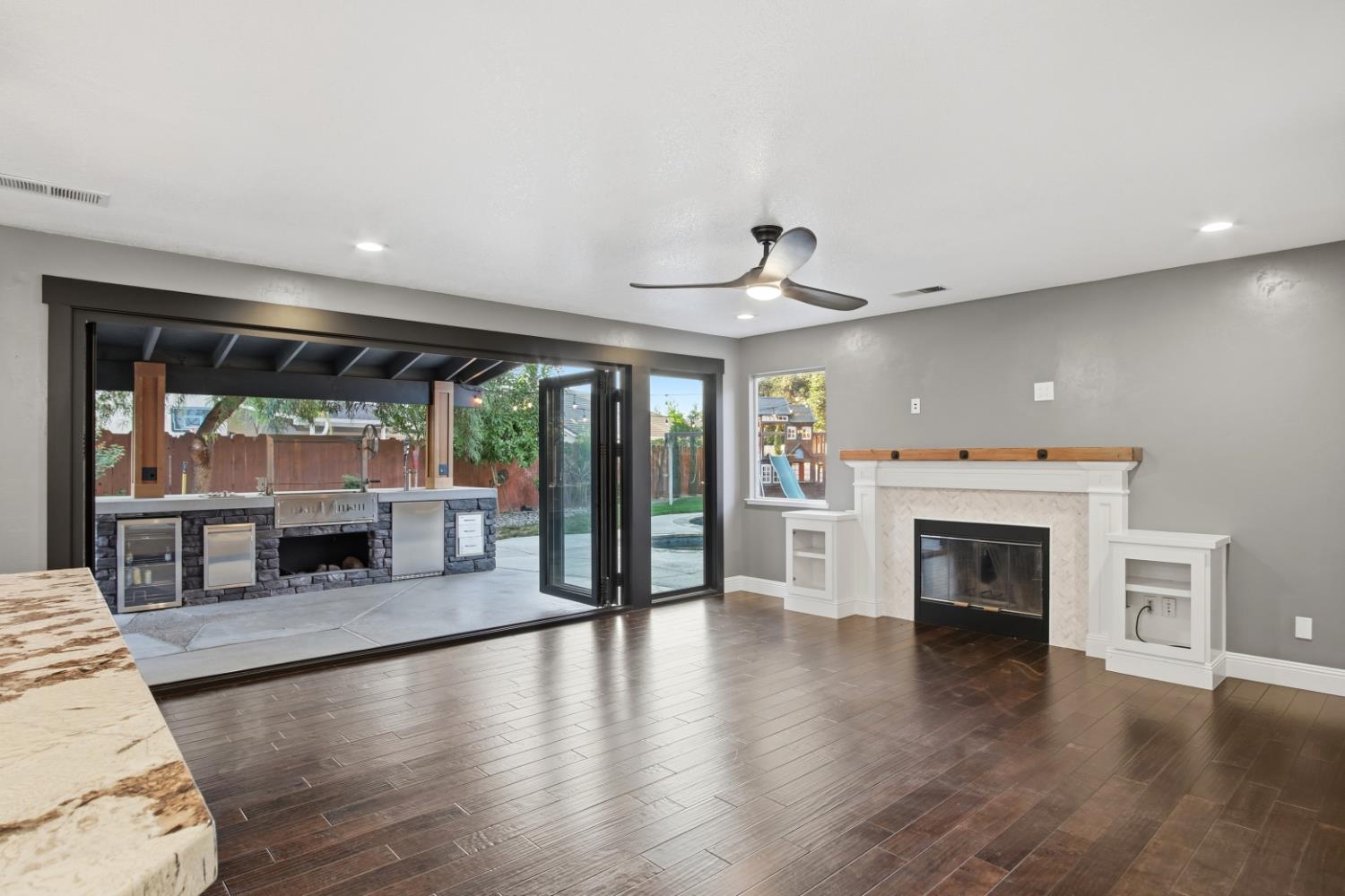 806 Ahern Ct, Turlock, CA 95382