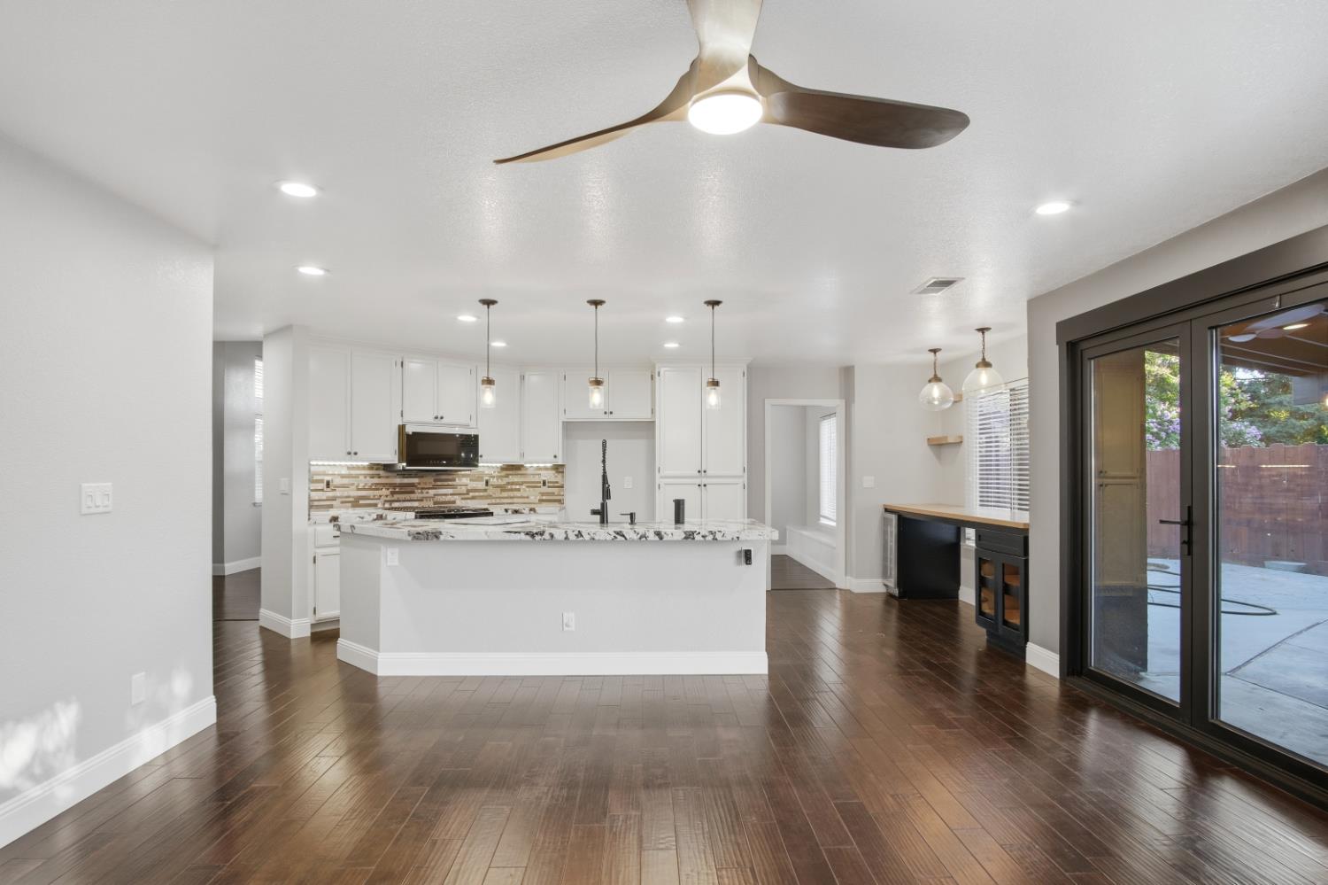 806 Ahern Ct, Turlock, CA 95382