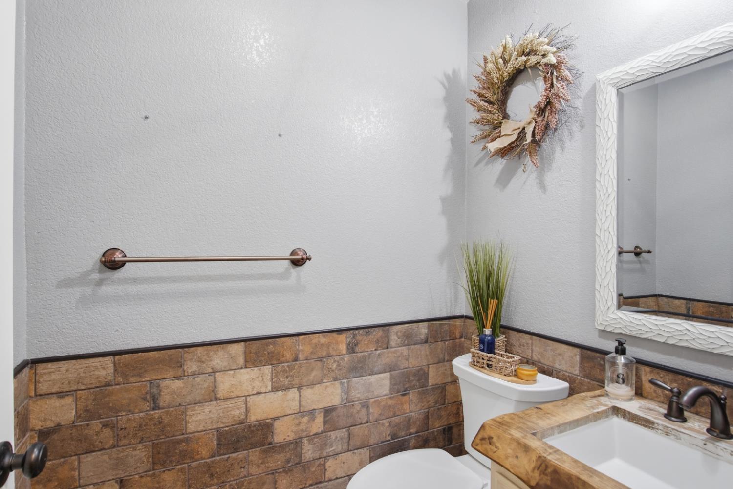 806 Ahern Ct, Turlock, CA 95382