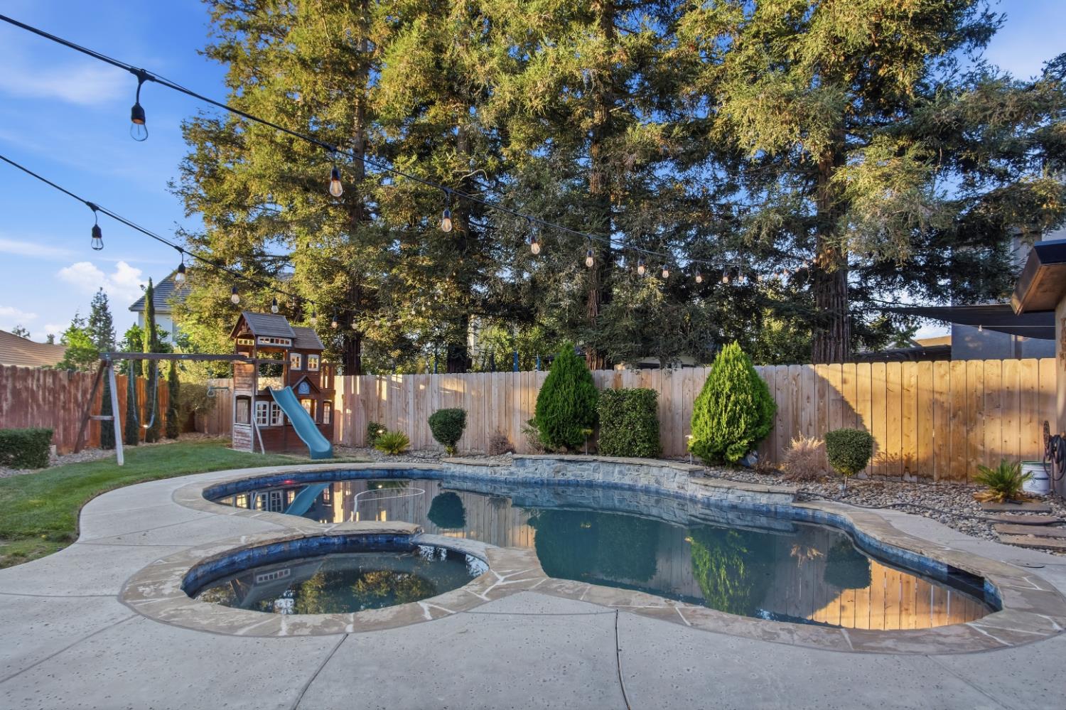 806 Ahern Ct, Turlock, CA 95382