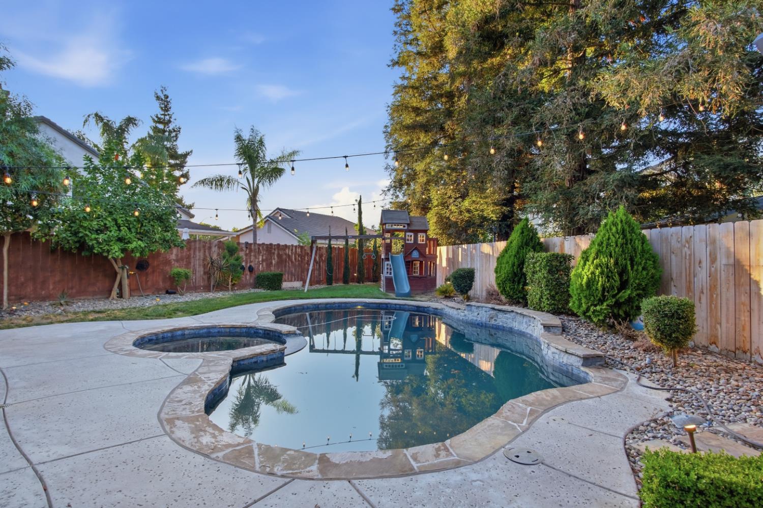 806 Ahern Ct, Turlock, CA 95382