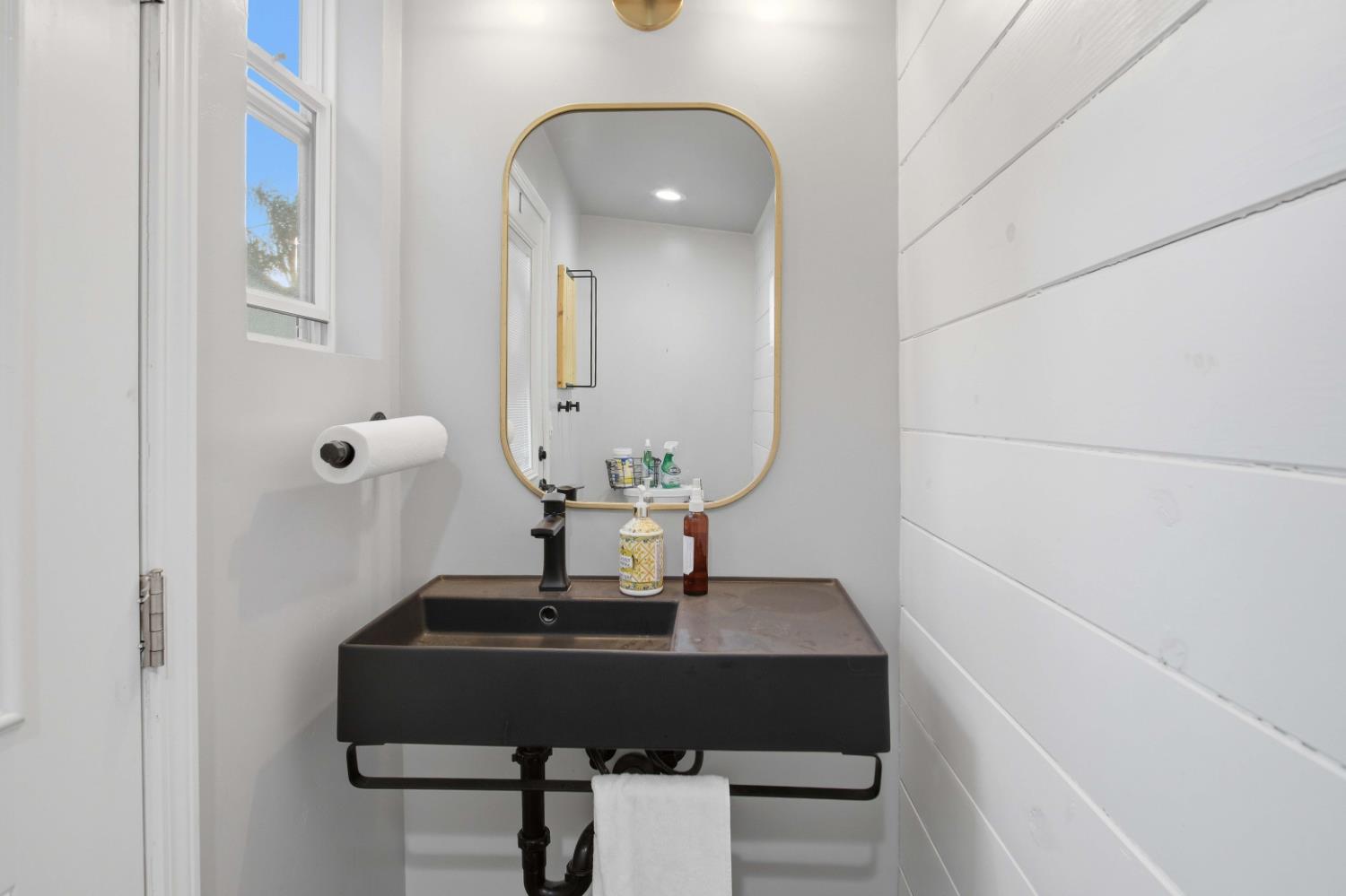 806 Ahern Ct, Turlock, CA 95382