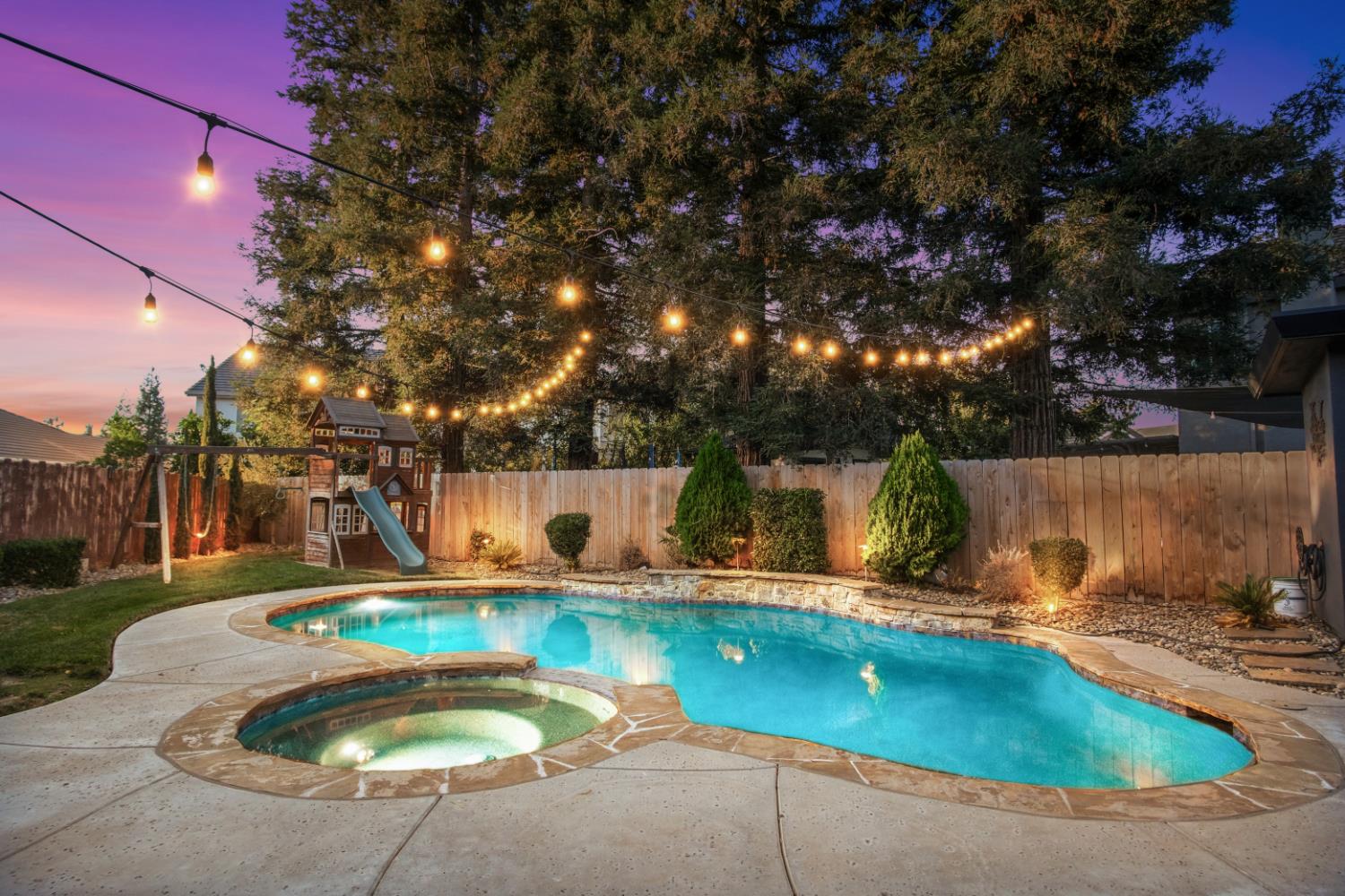 806 Ahern Ct, Turlock, CA 95382