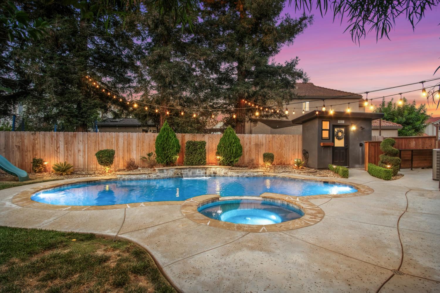 806 Ahern Ct, Turlock, CA 95382