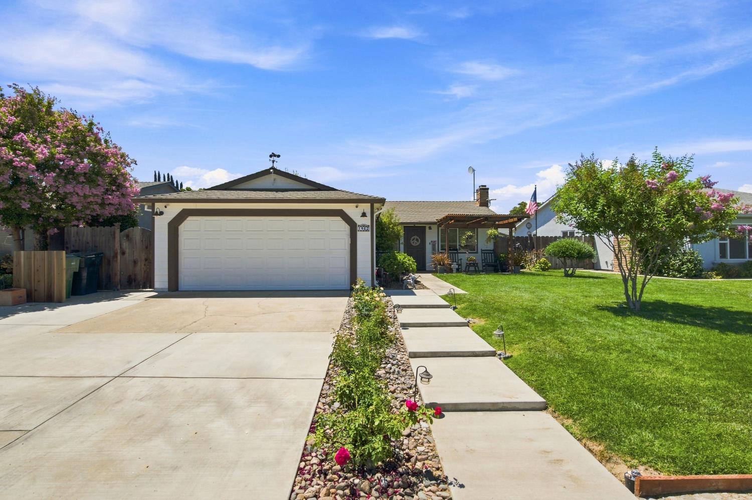 1462 W 4th St, Ripon, CA 95366