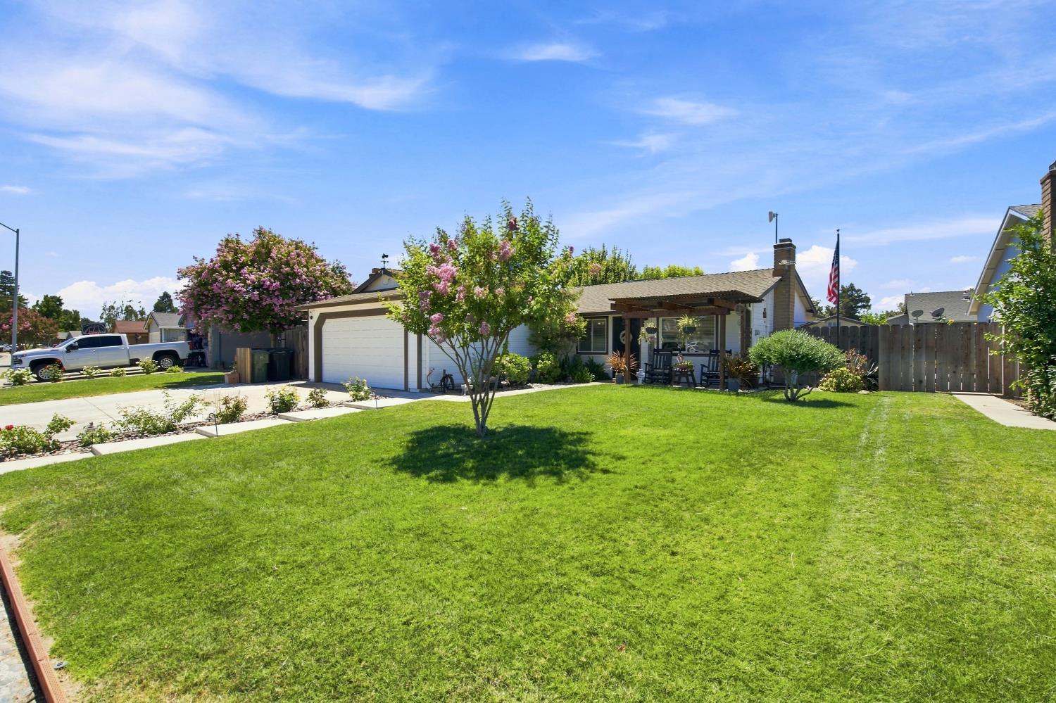 1462 W 4th St, Ripon, CA 95366
