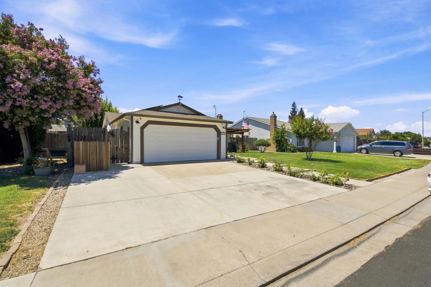 1462 W 4th St, Ripon, CA 95366