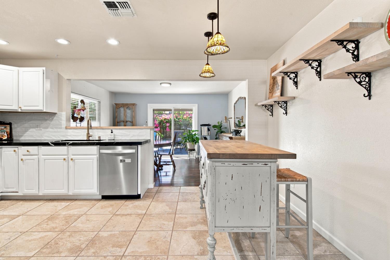 1462 W 4th St, Ripon, CA 95366