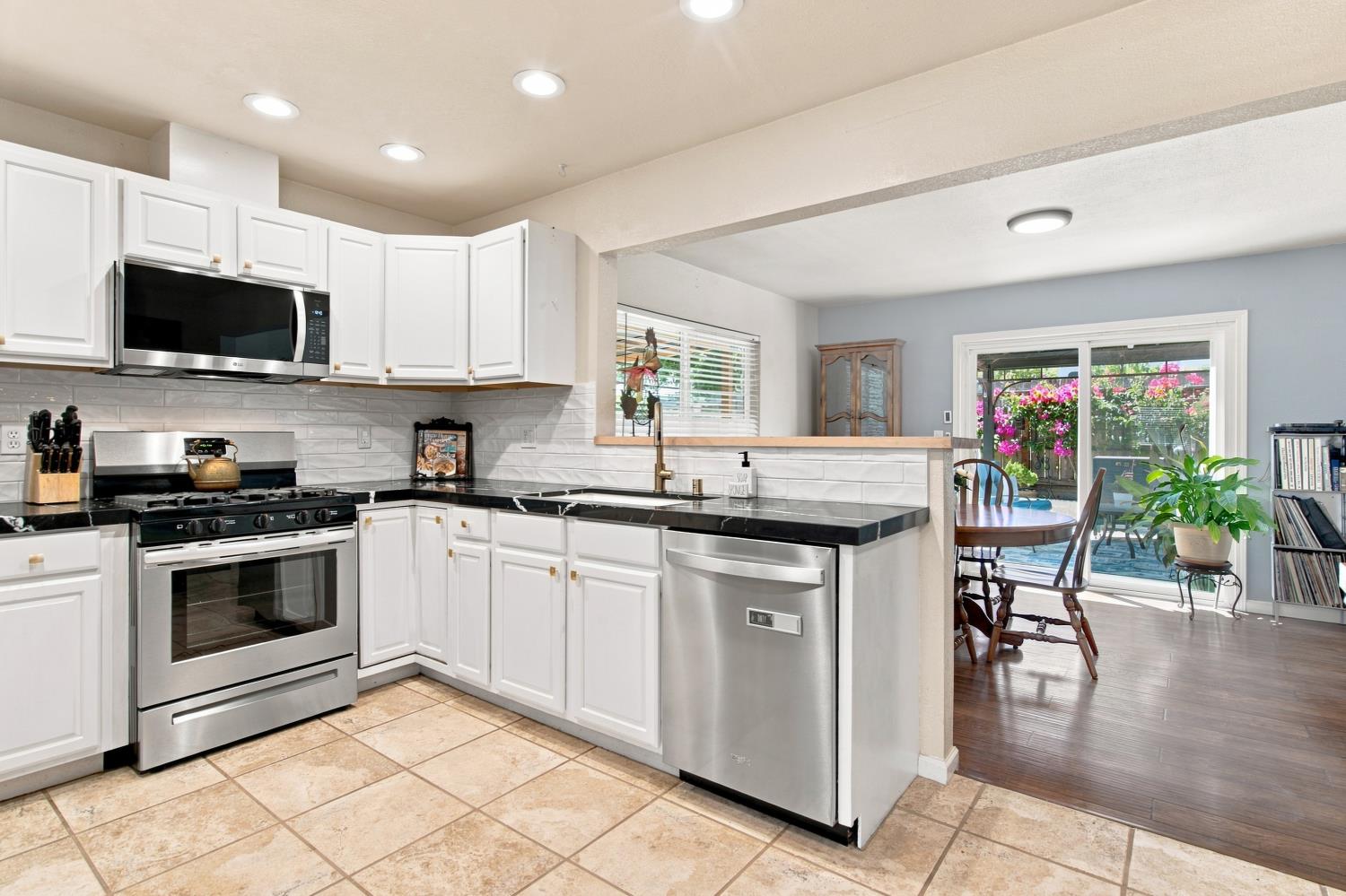 1462 W 4th St, Ripon, CA 95366