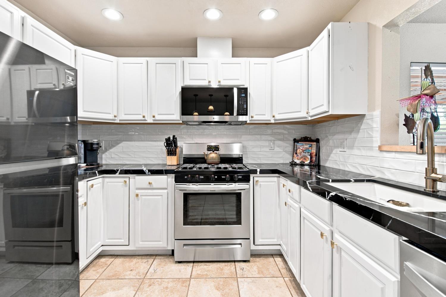 1462 W 4th St, Ripon, CA 95366