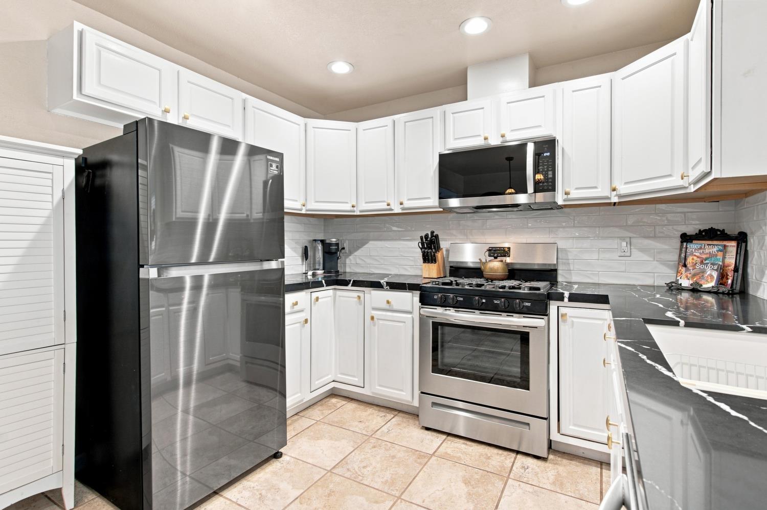 1462 W 4th St, Ripon, CA 95366