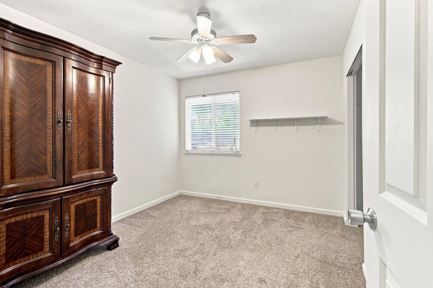 1462 W 4th St, Ripon, CA 95366