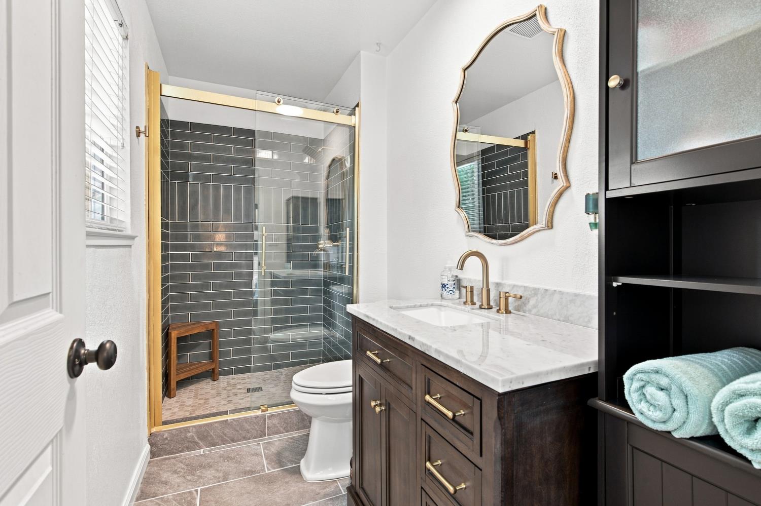 1462 W 4th St, Ripon, CA 95366