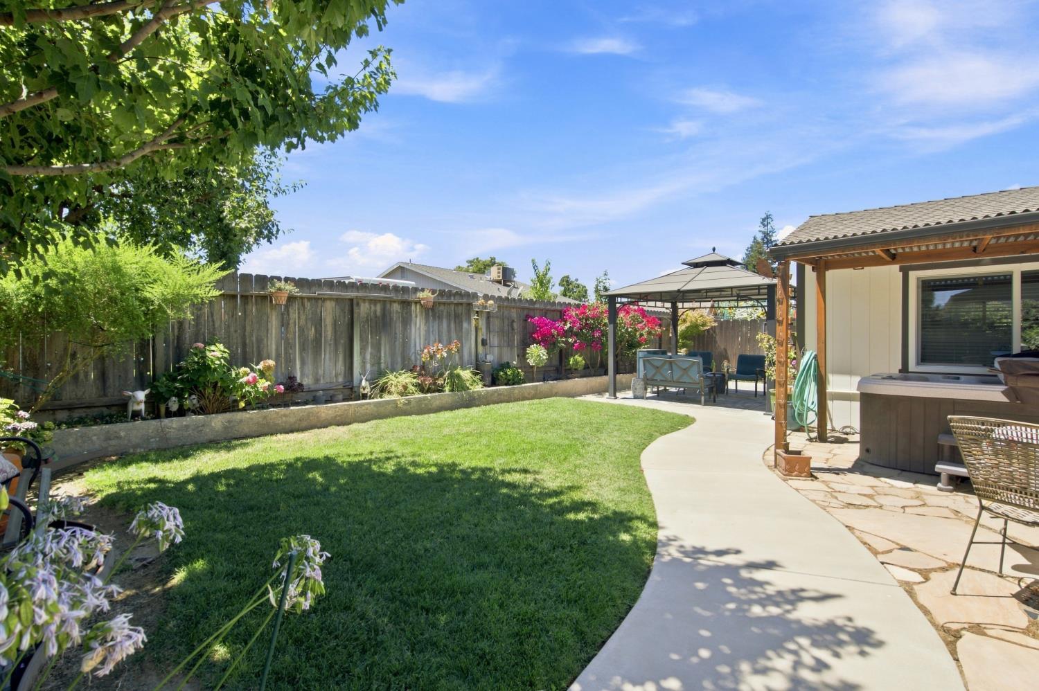 1462 W 4th St, Ripon, CA 95366