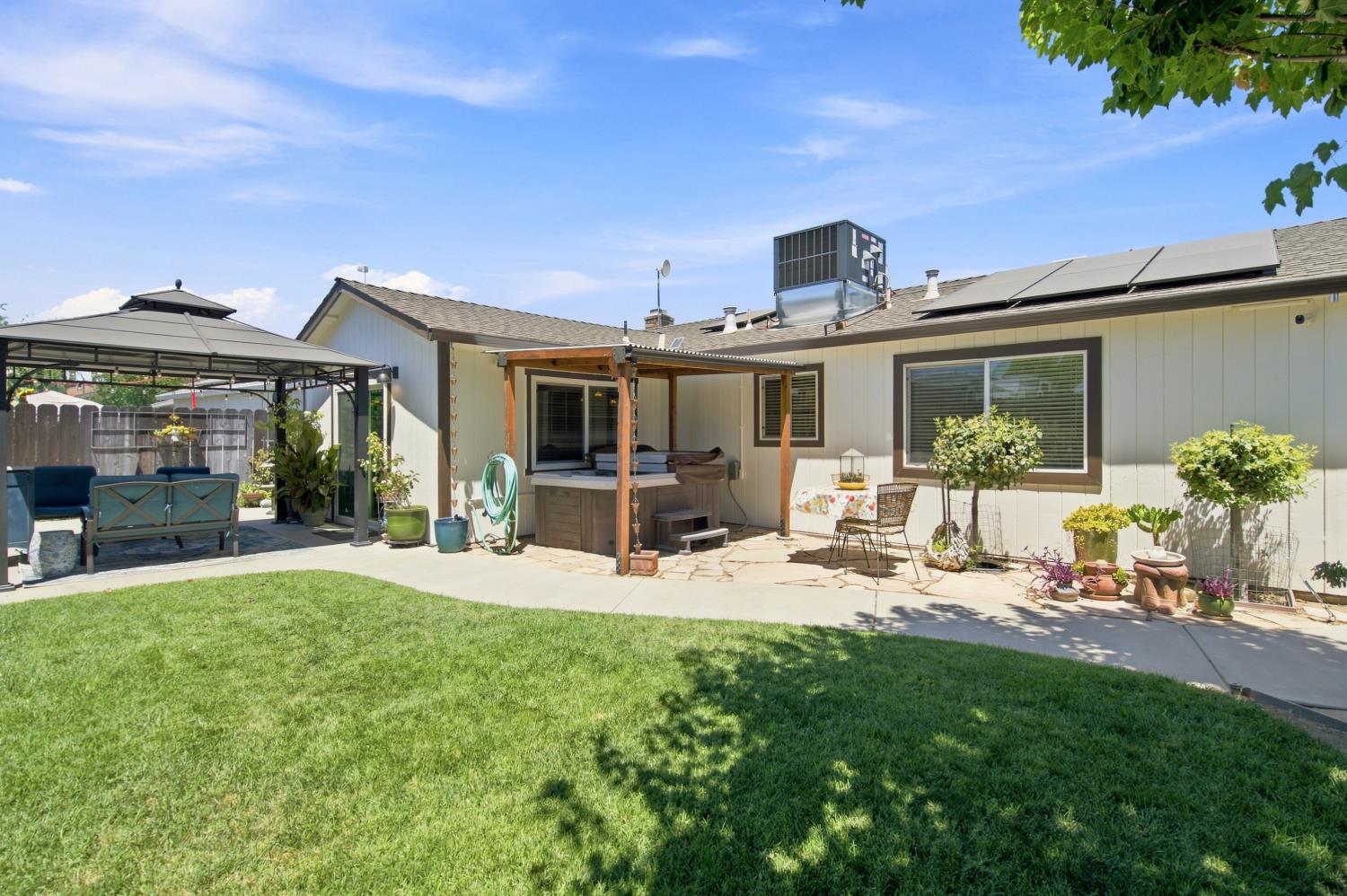 1462 W 4th St, Ripon, CA 95366