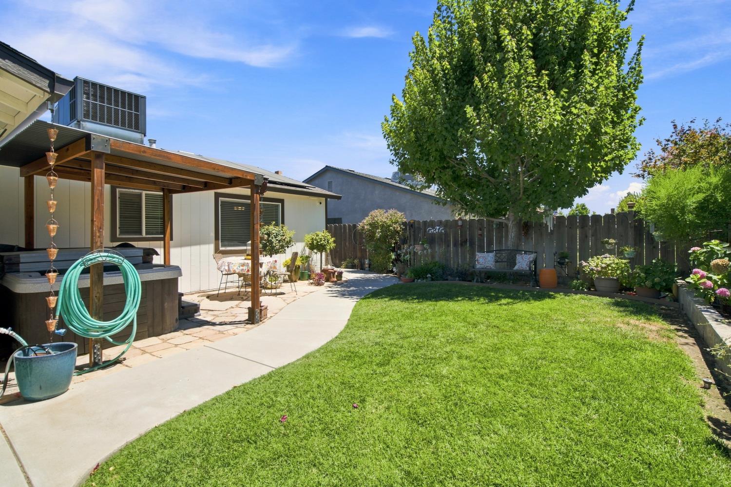 1462 W 4th St, Ripon, CA 95366