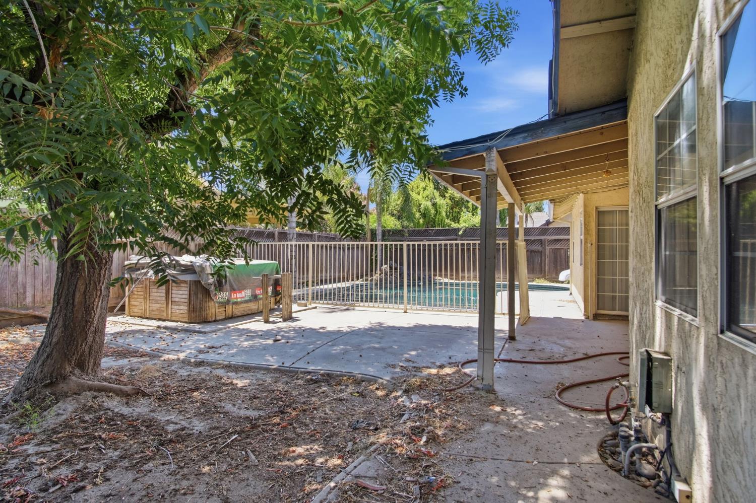 2412 Snyder Ave, Modesto, CA 95356