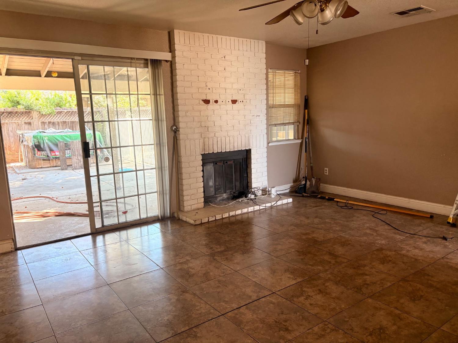 2412 Snyder Ave, Modesto, CA 95356