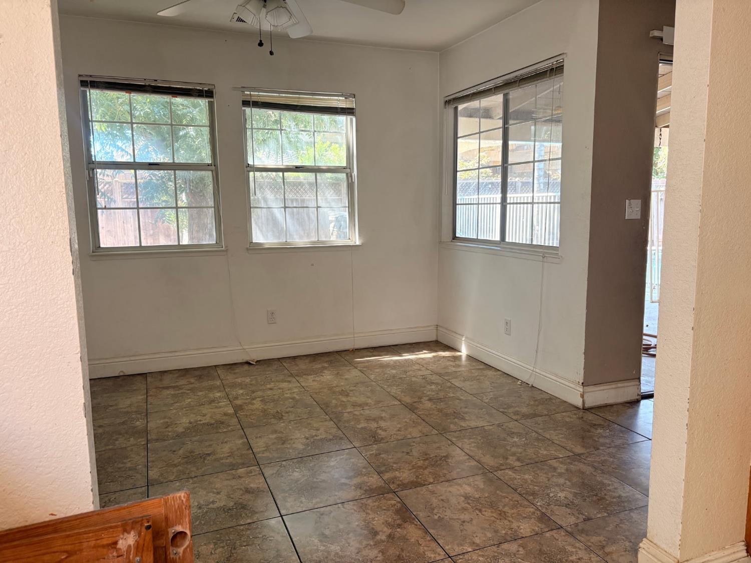 2412 Snyder Ave, Modesto, CA 95356