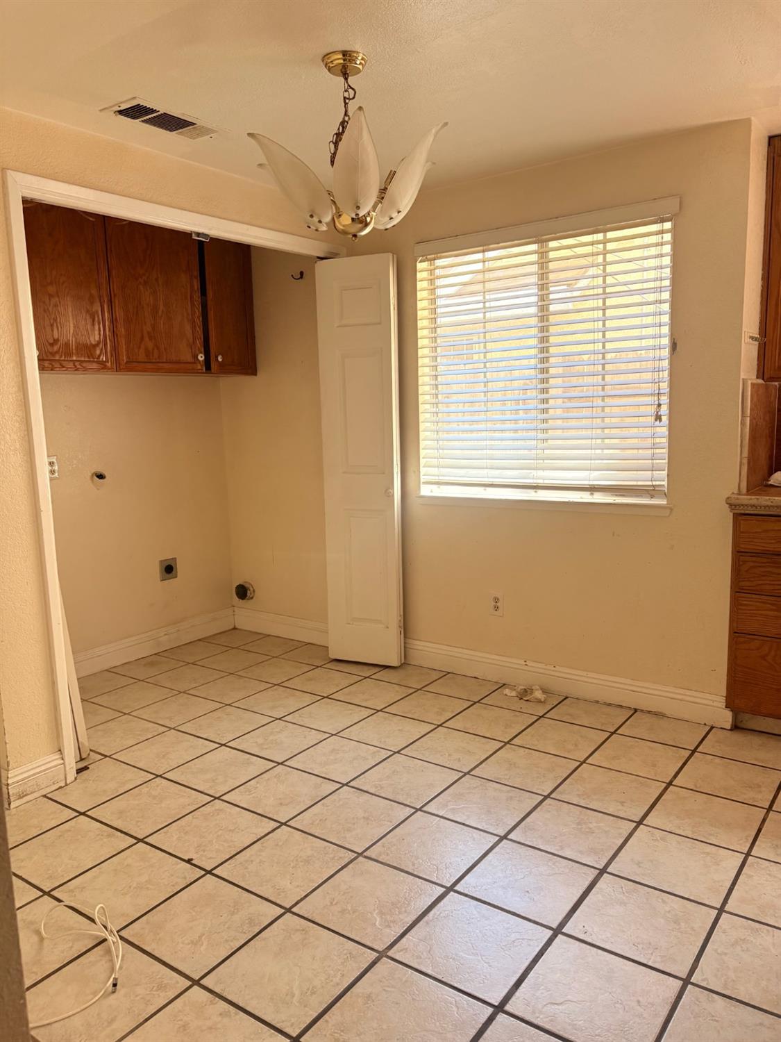 2412 Snyder Ave, Modesto, CA 95356
