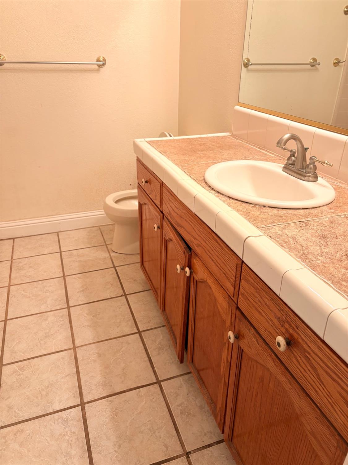 2412 Snyder Ave, Modesto, CA 95356