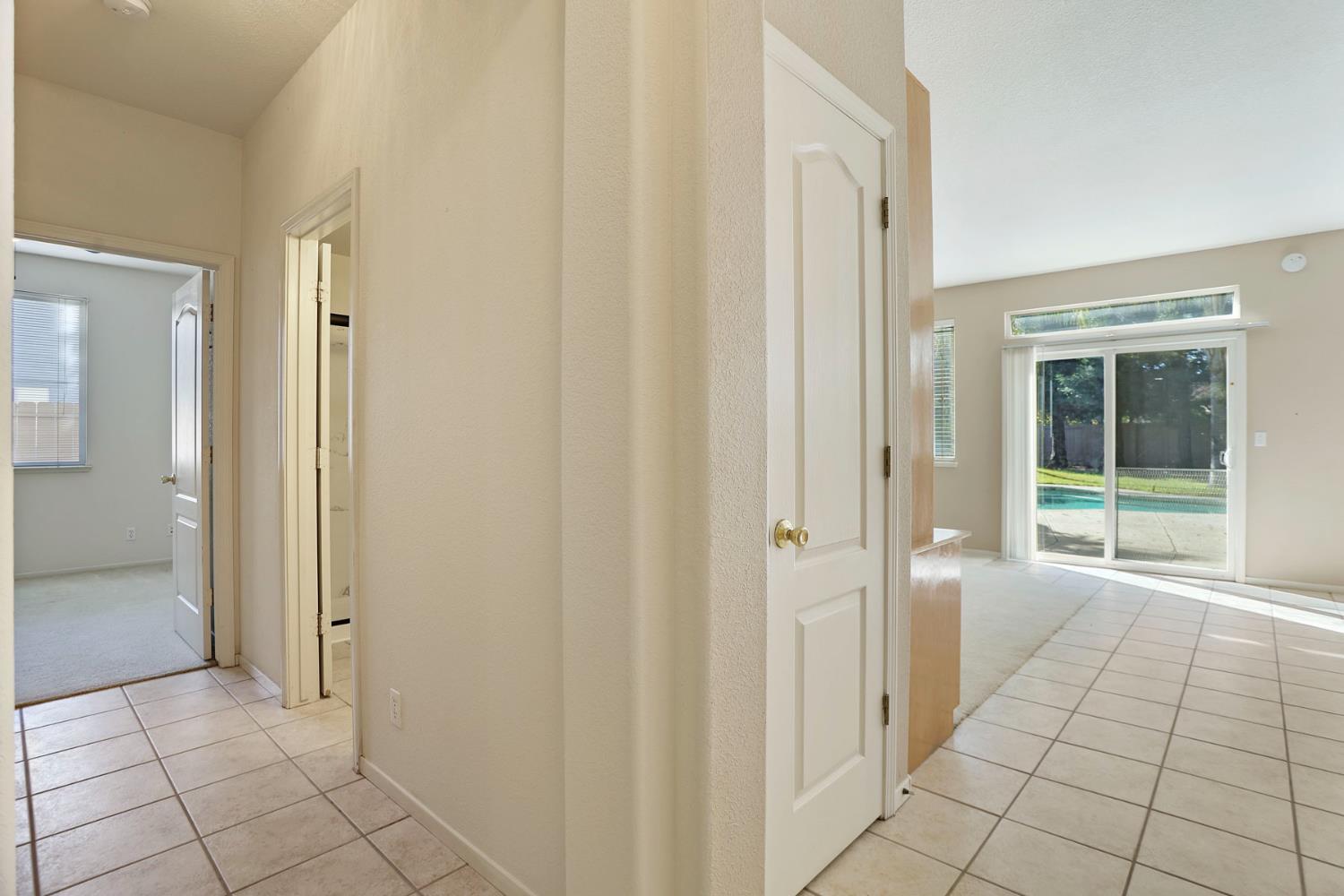 1922 Northgate Dr, Manteca, CA 95336