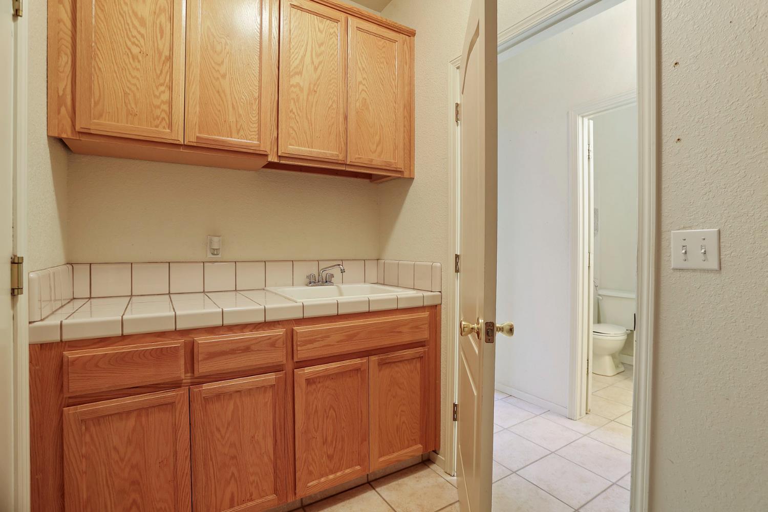 1922 Northgate Dr, Manteca, CA 95336