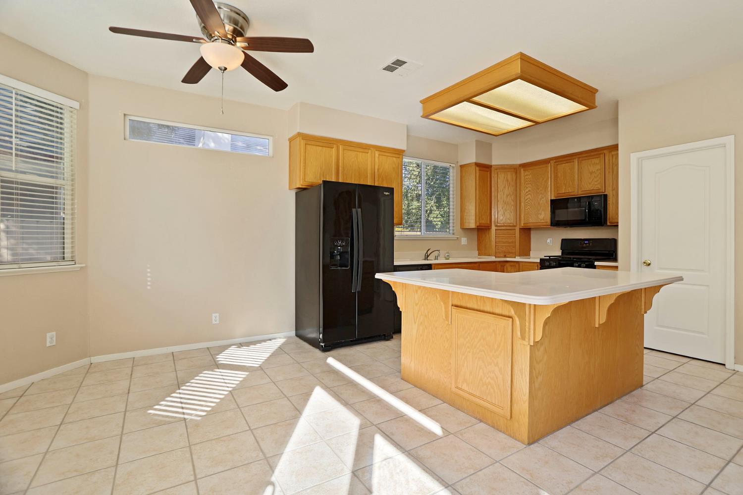1922 Northgate Dr, Manteca, CA 95336