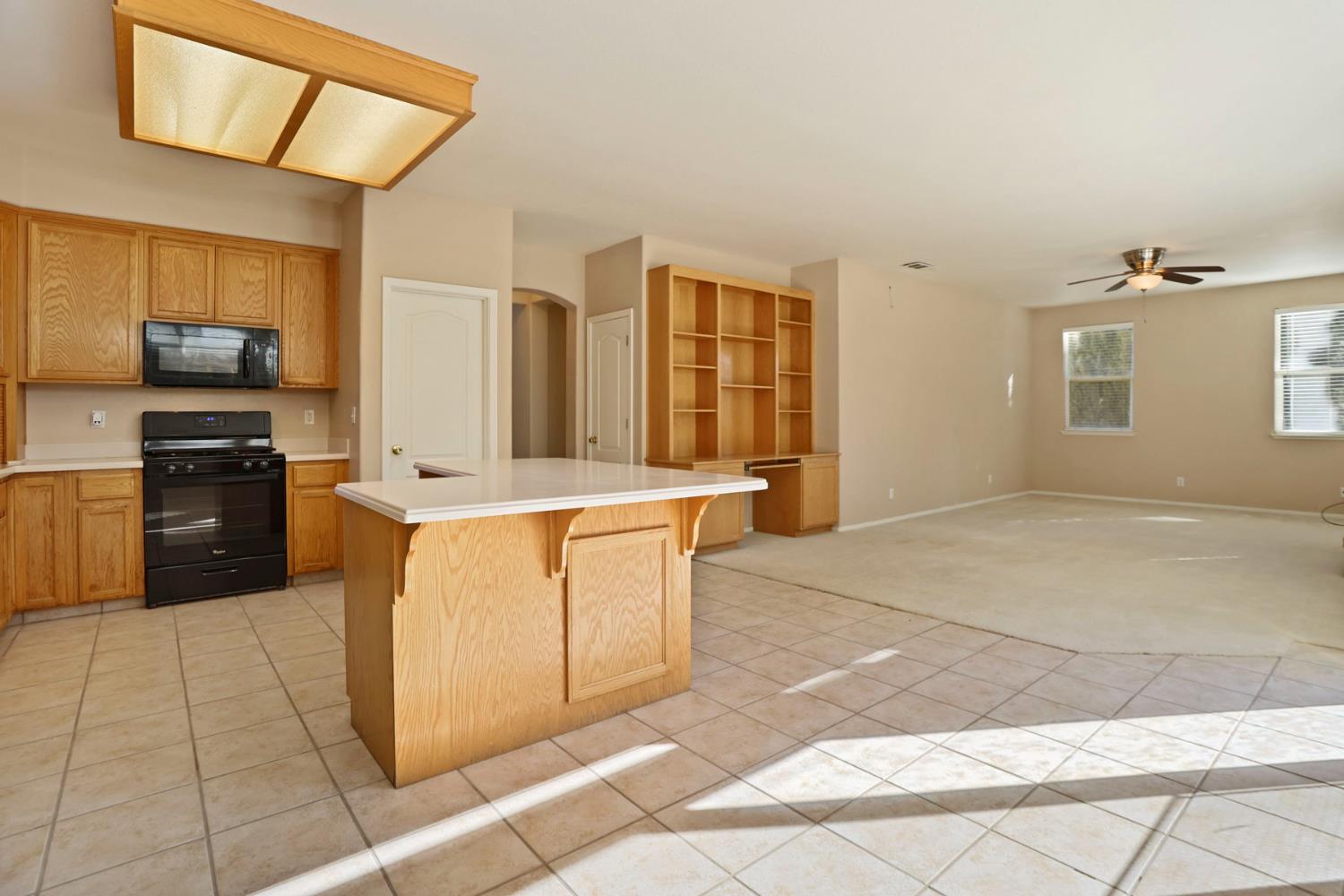 1922 Northgate Dr, Manteca, CA 95336