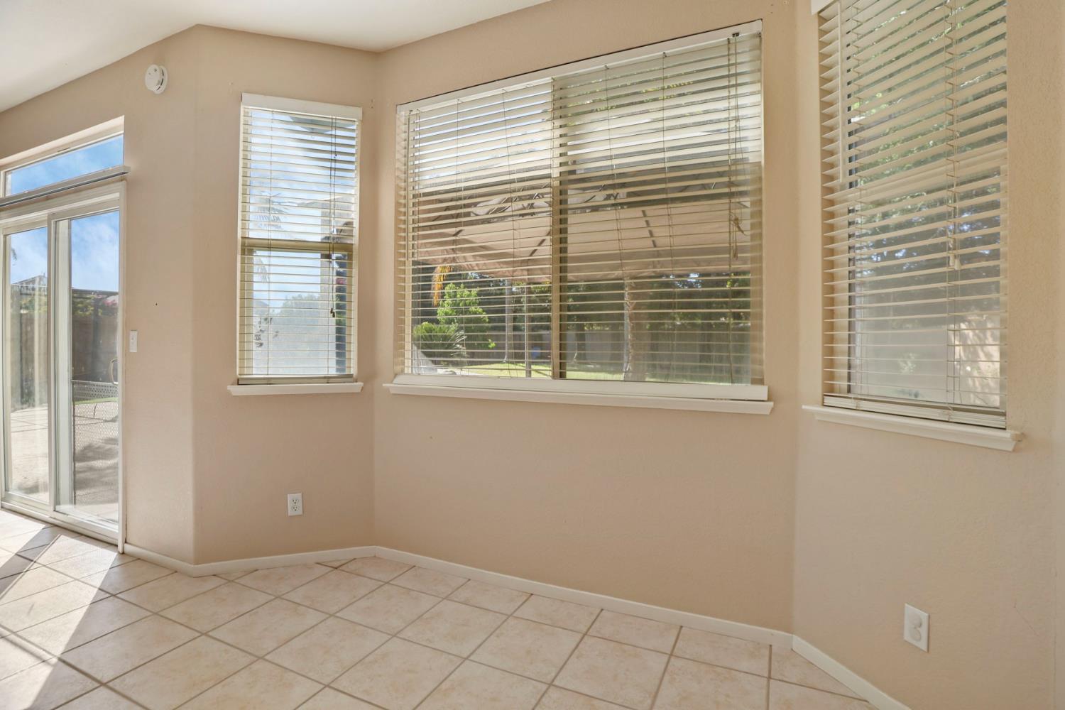 1922 Northgate Dr, Manteca, CA 95336
