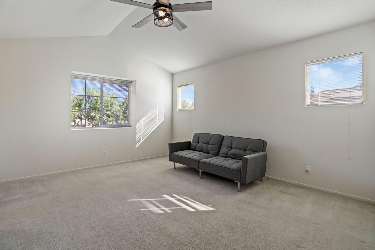 1922 Northgate Dr, Manteca, CA 95336