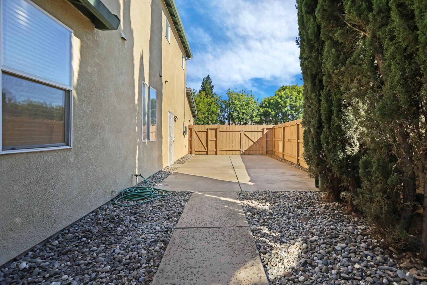 1922 Northgate Dr, Manteca, CA 95336
