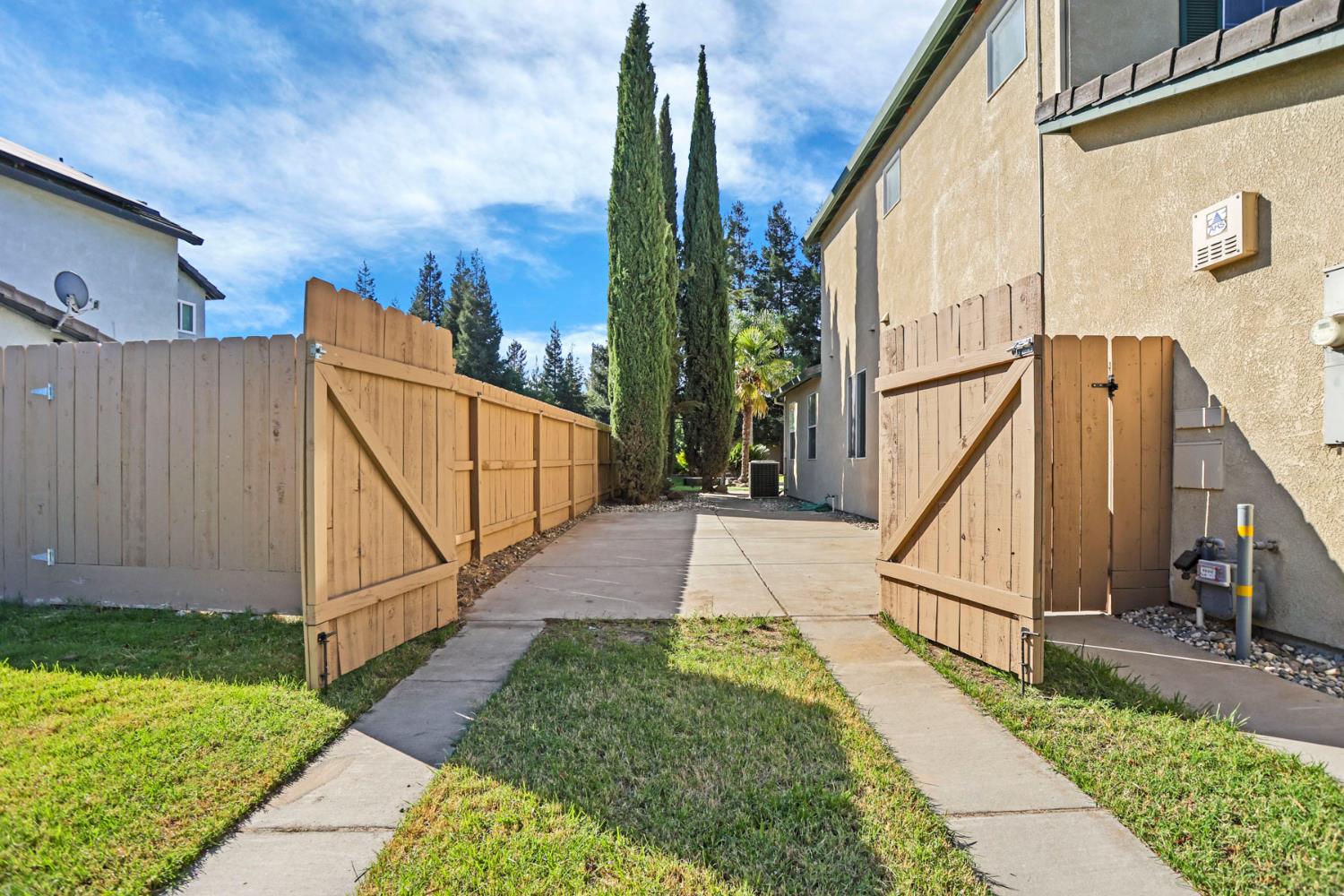 1922 Northgate Dr, Manteca, CA 95336