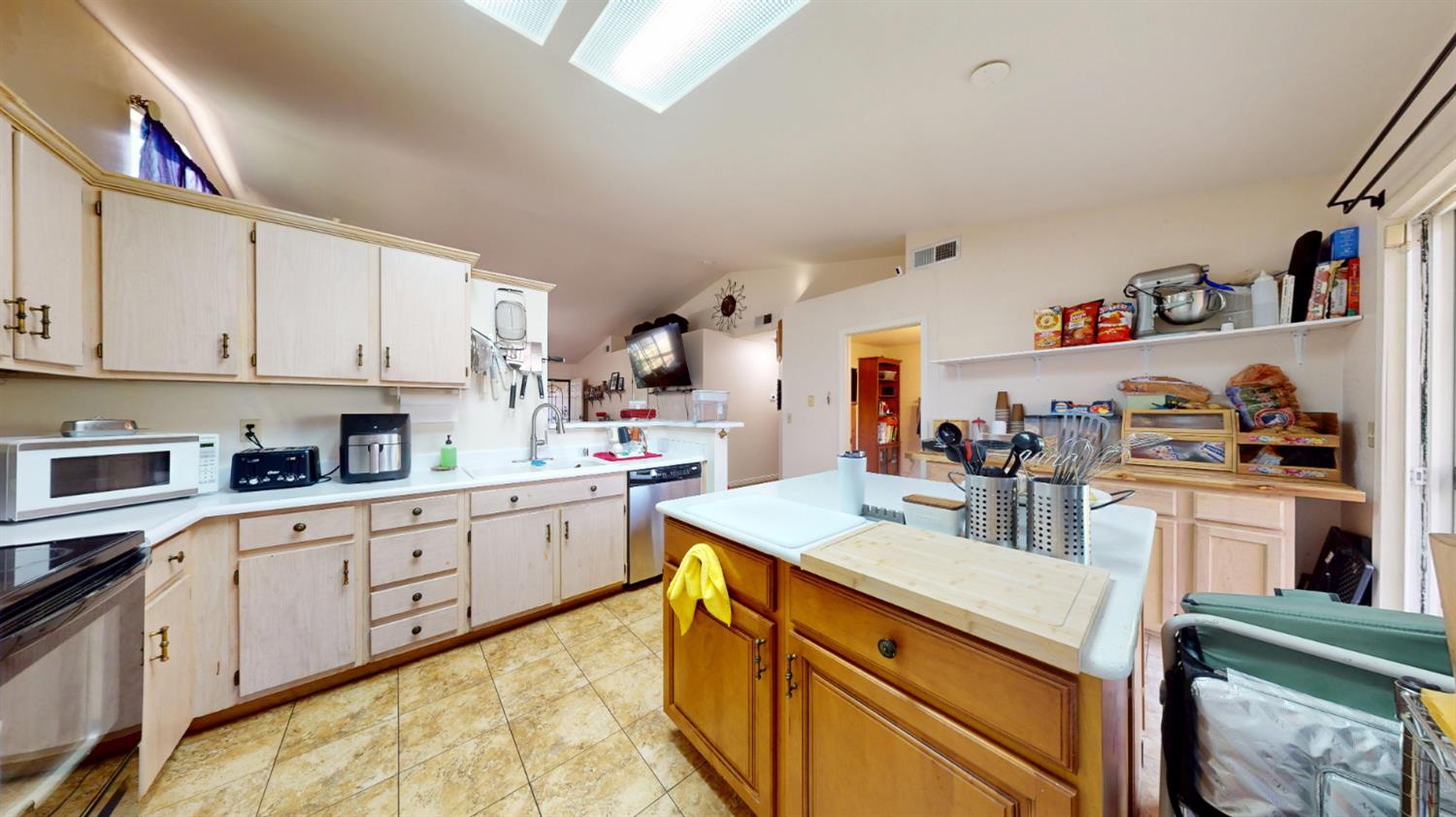 457 Buena Vista Dr, Merced, CA 95348