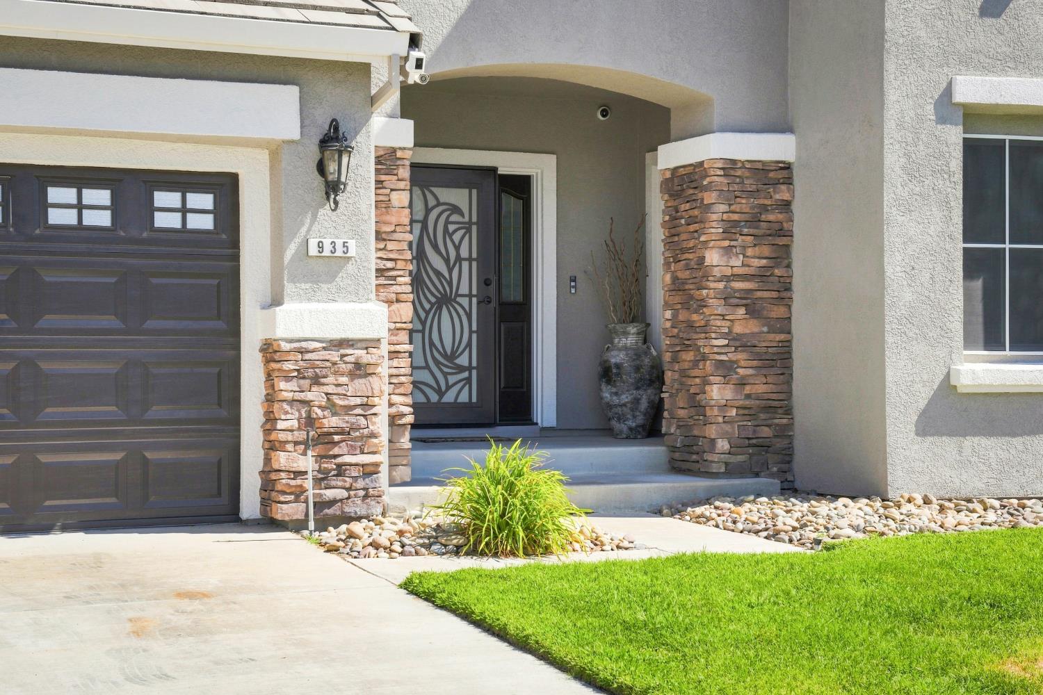 935 Shortland Cir, Manteca, CA 95337