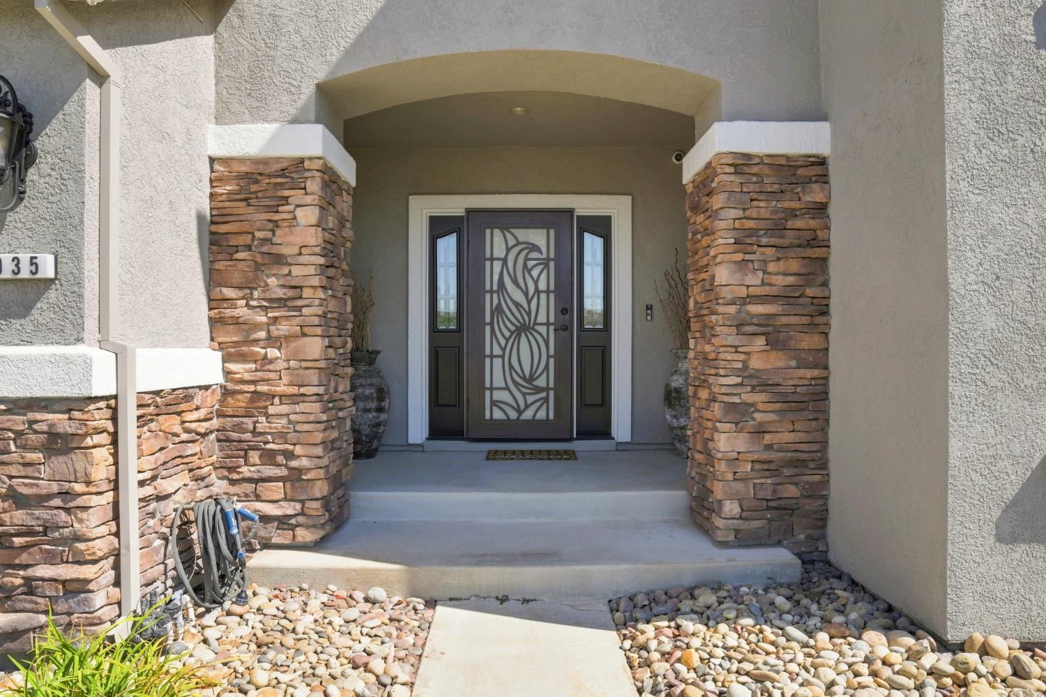 935 Shortland Cir, Manteca, CA 95337