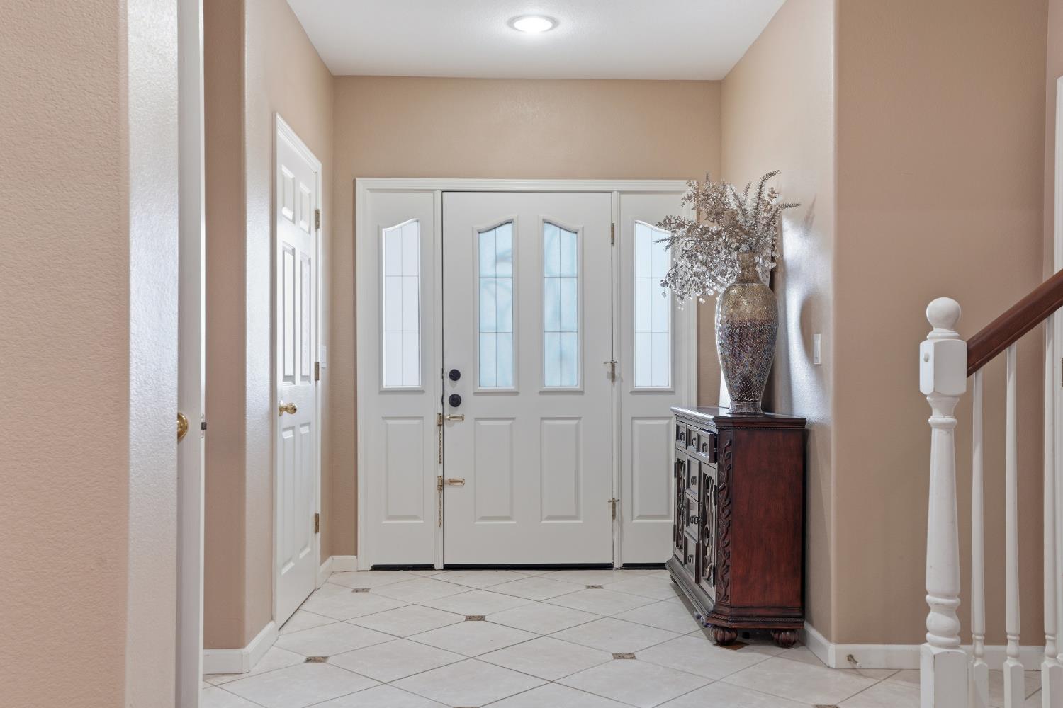 935 Shortland Cir, Manteca, CA 95337