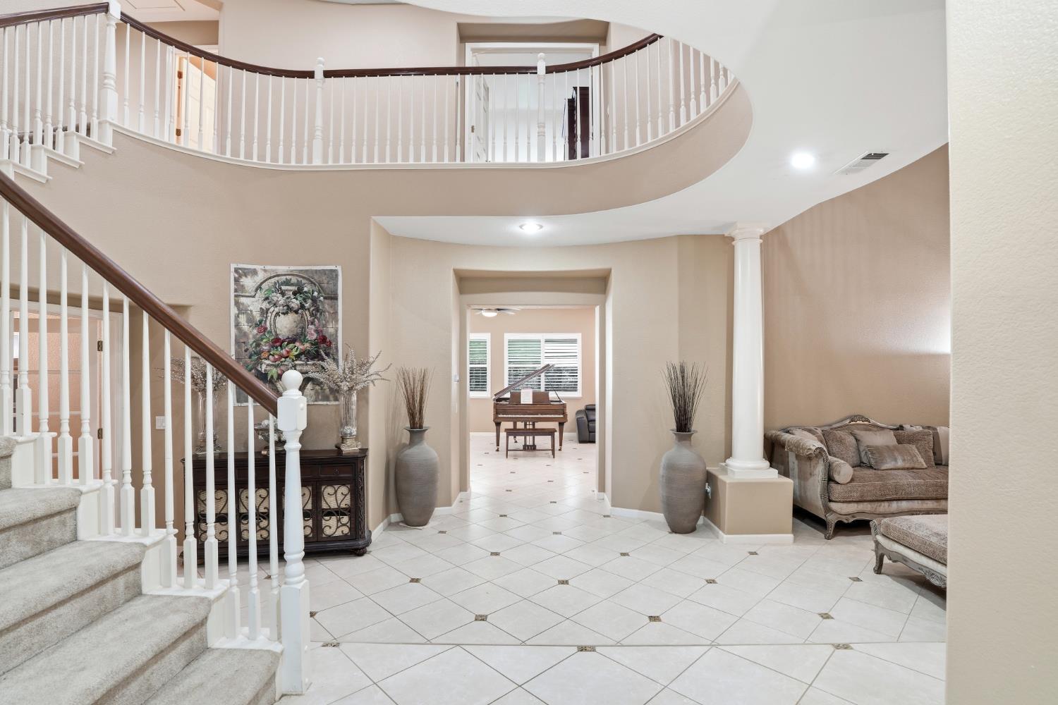 935 Shortland Cir, Manteca, CA 95337