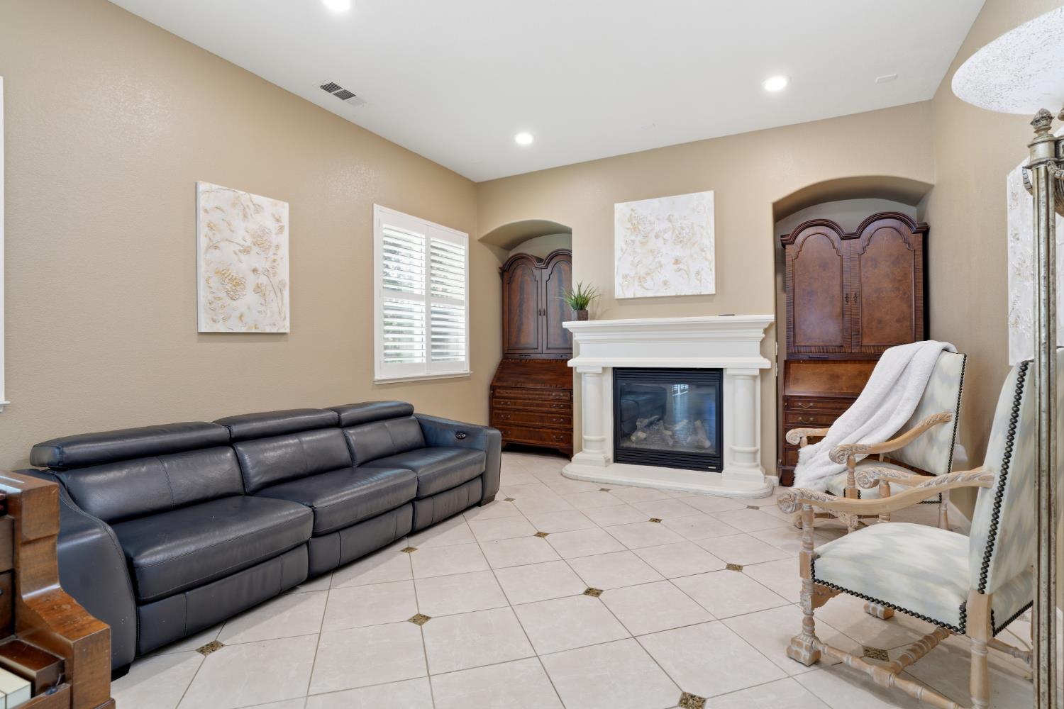 935 Shortland Cir, Manteca, CA 95337